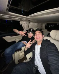 Benar-benar 'di Luar Perkiraan BMKG', 10 Momen Seru Taeyong NCT Main Bareng Jerome Polin ke Kota Tua - Makan Nasi Padang