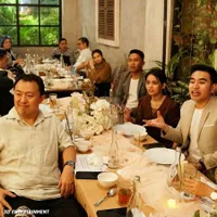 Berada di Bawah Naungan Label yang Sama, 8 Potret Keseruan Artis 3D Entertainment Buka Puasa Bareng - Ada Fildan Hingga Putri DA