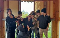 Berangkat Wamil Hari Ini, 8 Potret Taeyong NCT Pamer Kepala Botak Ditemani Member NCT 127