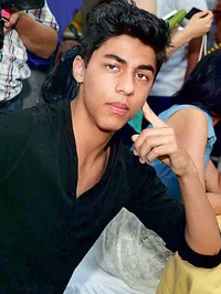 Beranjak Dewasa, Aryan Khan Makin Cool dan Mirip Shahrukh Khan