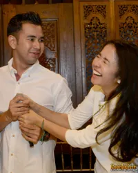 Berantem, Raffi Ahmad dan Laudya Cynthia Bella Tarik-Tarikan Baju