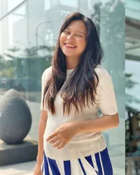 Berbadan Dua, Ini Potret Bumil Indah Permatasari yang Pipinya Tambah Chubby Namun Makin Cantik dan Glowing!