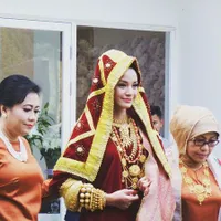 Berbagi Memori Manis, Foto-Foto Pernikahan Cantik Kirana Larasati