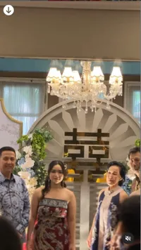 Berdarah Tionghoa, Ini 8 Potret Calon Menantu Elma Theana yang Mualaf Sebelum Lamaran - Kini Ikut Banyak Bimbingan Islam