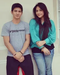 Beri Tips Rumah Tangga Harmonis, 8 Potret Mesra Iko Uwais dan Audy Item - Punya 'Senjata Andalan' Saat Terpisah Jarak