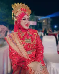 Berkarier Sejak Tahun 60-an, 8 Potret Kabar Terbaru Elvy Sukaesih sang 'Ratu Dangdut' yang Tetap Eksis di Usia 72 Tahun