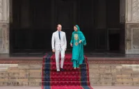 Berkerudung Saat Kunjungi Masjid, Kate Middleton Diskusi dengan Cendekiawan Muslim