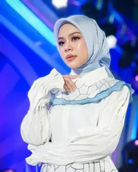 Kolaborasi dengan Owan DA, 8 Potret Melly Lee di Opening 'AKSI ASIA 2024' - Tampil Cantik Berhijab