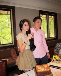 8 Potret Perjalanan Cinta Sandra Dewi dan Harvey Moeis, Disebut Bak Drama Korea di Dunia Nyata - Kini Sang Suami Jadi Tersangka Korupsi