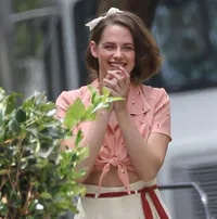 Bersama 'Pasangan Setia', Kristen Stewart Tampil Imut & Unyu
