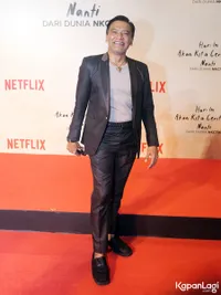 Bertabur Bintang, 8 Potret Artis yang Hadir di Red Carpet Film 'HARI INI AKAN KITA CERITAKAN NANTI'