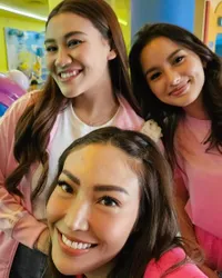 Bertabur Bintang! 8 Potret Artis di Ultah Ameena - Tampil Menawan Dalam Nuansa Pink
