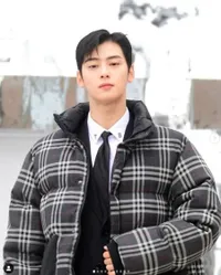 Bertabur Serbuk Berlian! Berikut Sederet Artis yang Diundang ke Acara Pembukaan BURBERRY di Jeju