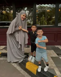 Bertemu dengan Anak, Paula Verhoeven Ajak Kiano dan Kenzo Movie Time - Bahagia Diiseingin Anak Terus