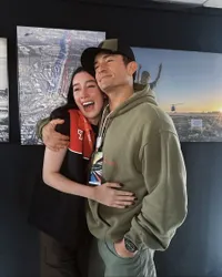 Momen Pertemuan Natasha Ryder dan Orlando Bloom di Le Mans, Tak Kuasa Tahan Air Mata Ketemu Idola