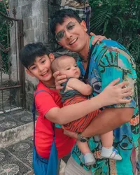 Berulang Tahun ke-36, Seperti Ini 8 Potret Super Dad Sonny Septian yang Sabar & Telaten Momong 3 Anak