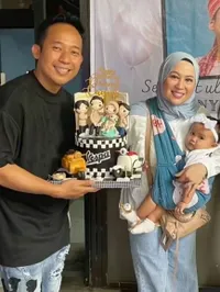 Berulangtahun Ke-45, Simak Deretan Foto Denny Cagur & Keluarga yang Makin Bahagia & Berkelimpahan Rezeki