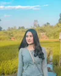 Berusia 22 Tahun, Begini 7 Potret Terbaru Angbeen Rishi Kekasih Adly Fairuz 