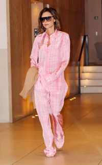 Best Dressed: Cantiknya Gaya Bella Hadid - Victoria Beckham