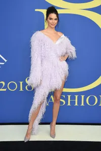 Best Dressed: Gaya Kendall Jenner - Kaia Gerber Cantik Sempurna!