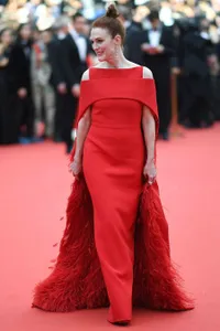 Best Dressed: Irina Shayk - Gigi Hadid Tampil Cantik & Stunning!