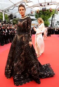 Best Dressed of The Week: Cantiknya Irina Shayk - Bella Hadid