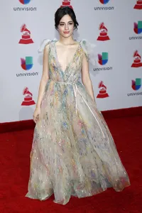 Best Dressed of The Week: Gigi Hadid - Kristen Stewart Cantik!