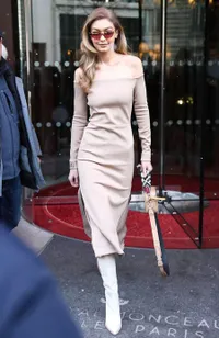Best Dressed: Selena Gomez - Gigi Hadid Dandan Cantik & Stylish!