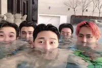 Bestie Goals! Potret V BTS Golf Date Bareng Choi Woo Shik - Chemistry Duo Wooga Squad Sukes Bikin Fans Gemas