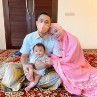 Biasa Berpenampilan Hot, Potret Zaskia Gotik Tampil Cantik Kala Pakai Hijab - Aura Adem Curi Perhatian