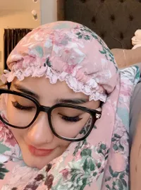 Biasa Berpenampilan Terbuka, 8 Potret Ghea Youbi Pakai Hijab di Keseharian - Didoakan Istiqomah Oleh Netizen