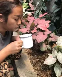 Biasa Tampil Glamor di Panggung - Dijuluki 'Crazy Rich' Yogyakarta, 8 Potret Keseharian Soimah yang Sederhana Sekaligus Kocak Banget