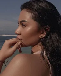 Bibirnya Sering Disangka Oplas, Ini 8 Potret Close Up Ariel Tatum yang Kerap Bikin Salfok - Bongkar Pernah Lakukan Operasi di Bagian Wajah