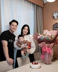 Bibit Super Unggul! 8 Potret Ganteng Pierce Anak Billy Davidson dan Patricia Devina - Dijuluki Bayi Korea