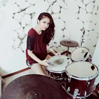 Bidadari Cantik di Balik Drum Set, Rani Ramadhany Getarkan Hati