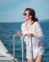 Bikin Gagal Fokus, 15 Foto Wulan Guritno Dalam Balutan Bikini Sampai Gaun Transparan - Aura Hot Mom Terpancar Sempurna