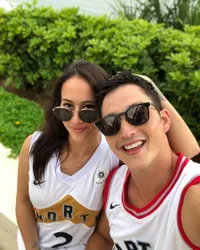 Bikin Iri, Berikut 8 Potret Kemesraan Mike Lewis dengan Sang Kekasih