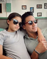 Bikin Iri! 8 Potret Momen Kedekatan Hot Daddy Dengan Putrinya Ini So Sweet Banget