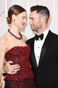 Bikin Jealous! Adam Levine - Behati Mesra Abis di Oscars 2015