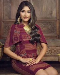 Bikin Kaesang Kepincut, 9 Potret Erina Gudono Pakai Gaun Bernuansa Etnik - Makin Cantik Menawan!