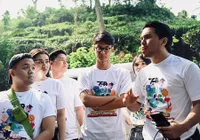 Bikin Makin Baper Netizen, Ini 8 Potret Thariq Halilintar dan Aaliyah Massaid Kerja Bakti Bareng Ambil Sampah