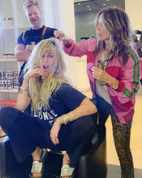 Bikin Nostalgia, Rambut Baru Miley Cyrus Mirip Hannah Montana!