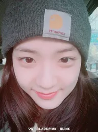 Bikin Pangling Gak Bisa Berpaling, 10 Potret Idol K-Pop Wanita Ini Tetap Cantik Meski Tanpa Riasan Wajah!
