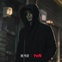 Bikin Penasaran! tvN Unggah Foto Misterius Tampilkan Lee Jin Wook dan Kwon Nara dengan Ekspresi yang Tajam!