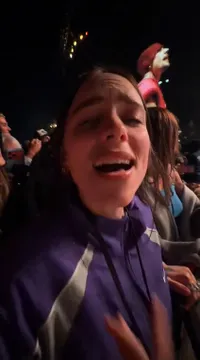 Billie Eilish Nangis Terharu Terpilih Jadi One Less Lonely Girl dan Dipeluk Justin Bieber