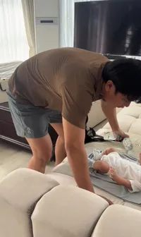 Billy Syahputra Jadi Ayah Siaga, Rela Bangun Tengah Malam Ganti Popok