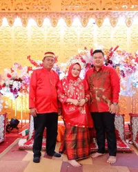 Bintang Tamunya Dewi Perssik, 10 Potret Pernikahan Ipar Putri Isnari - Haji Alwi Nyawer Pemain Keyboard