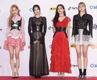 BLACKPINK Hingga TWICE Cool di Red Carpet SBS Gayo Daejeon 2018