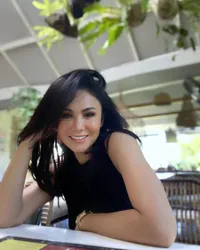 Blak-blakan Urusan Ranjang, Sederet Artis Ini Akui Salurkan Hasrat Biologis Pakai Bantuan Alat - Ada Yuni Shara Sampai Dewi Perssik