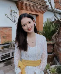 Blasteran Jerman, Potret Sarah Menzel Pacar Azriel Hermansyah yang Begitu Anggun Dan Cantik Saat Kenakan Busana Adat Bali